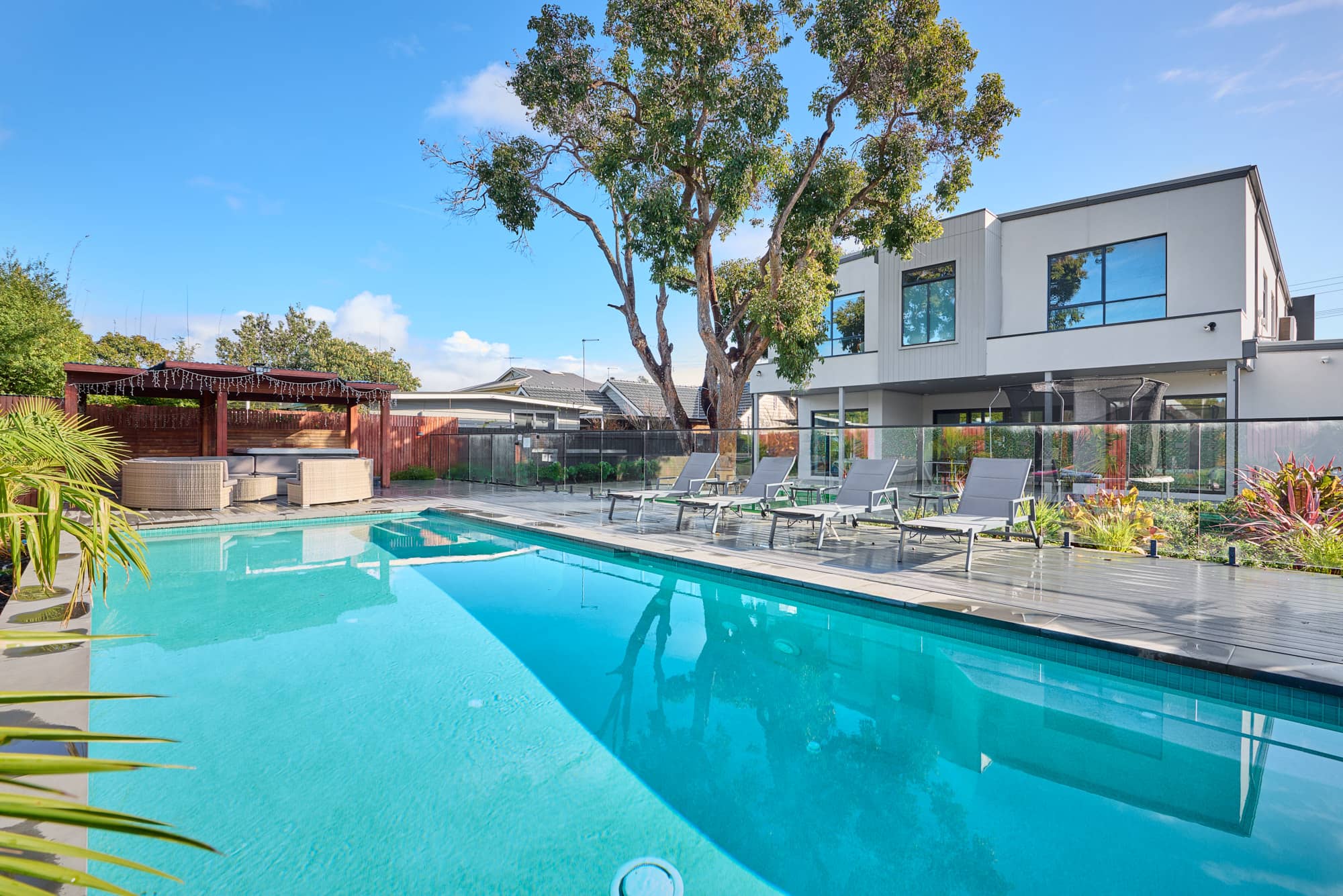 MAX Entertain Beachside Retreat - Amazing Backyard - Photo 4